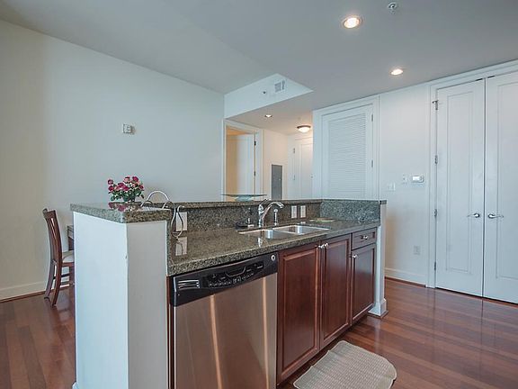 4th image of 301 Virginia St Unit 712