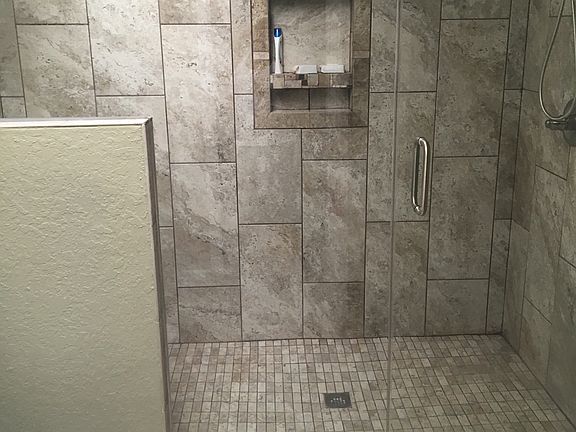 3rd image of 621 Surrey Way S