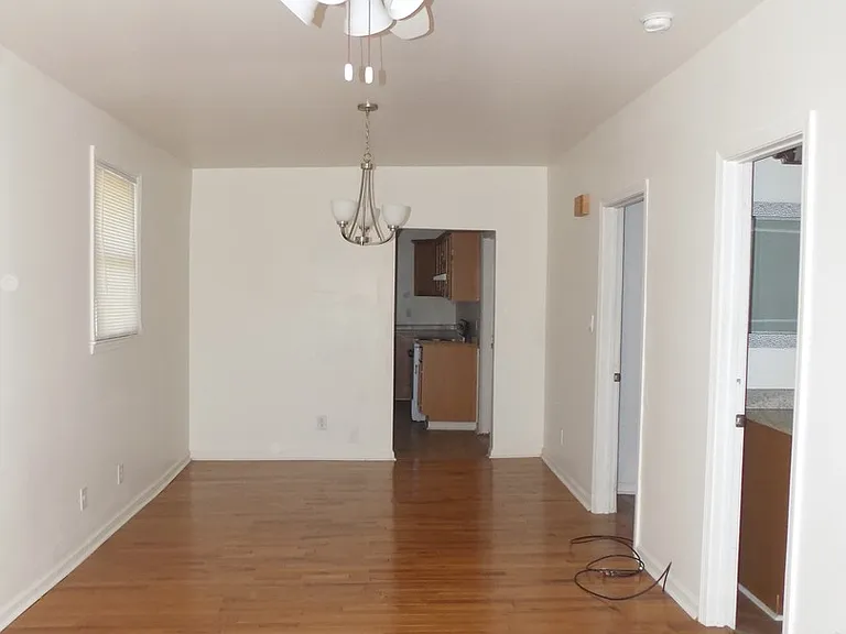2347 Stark St — Photo 2
