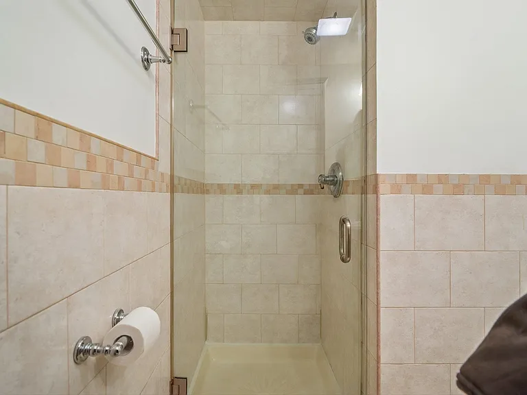 815 Willow Ave #2R — Photo 9