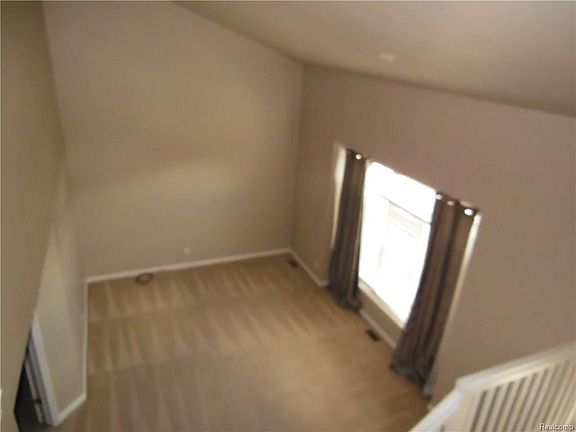 4th image of 54 Grandview Cir