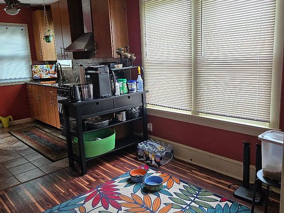 4th image of 424 Woodlawn Ave