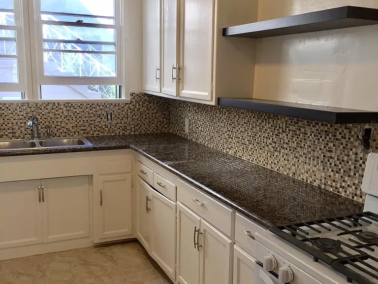 626 Midvale Ave #2 — Photo 9