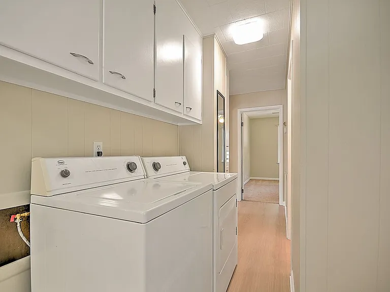 1050 Delawana St — Photo 14