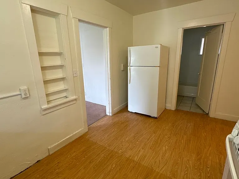 225 SE 6th St — Photo 9