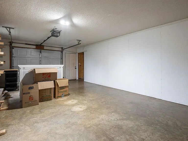 15 Tiffany Ln — Photo 20
