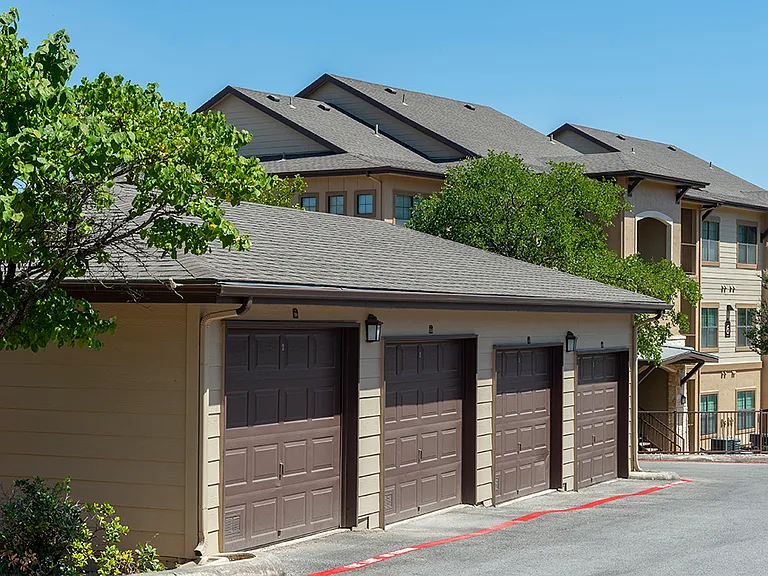 Vista Ridge Apartment Homes — Photo 17
