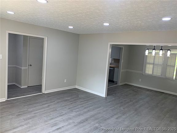 2nd image of 412 Nottingham Dr