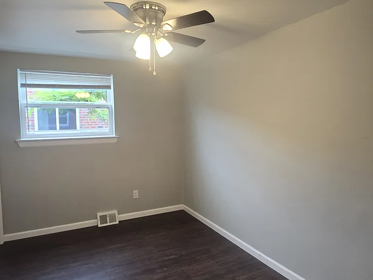 2326 Benson St #2 — Photo 12