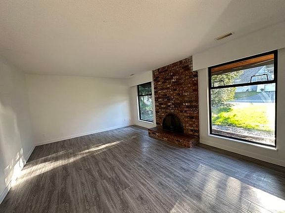 5th image of 49XX Cedar Cres #1A