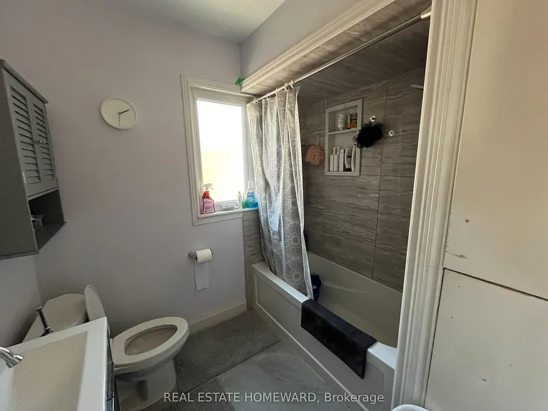 137 Harewood Ave — Photo 7