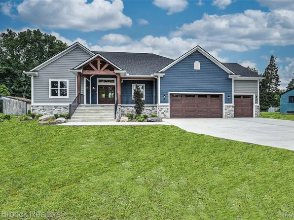 38481 Winkler St, Harrison Township, MI 48045