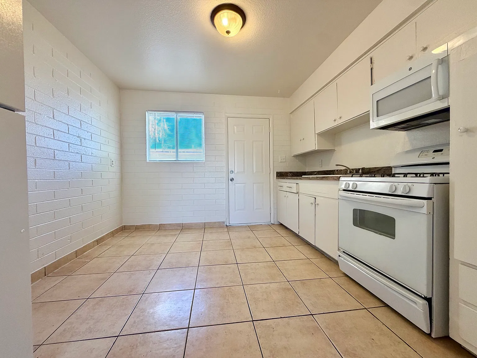 2 bed, 800 sqft, $975 — Photo 4