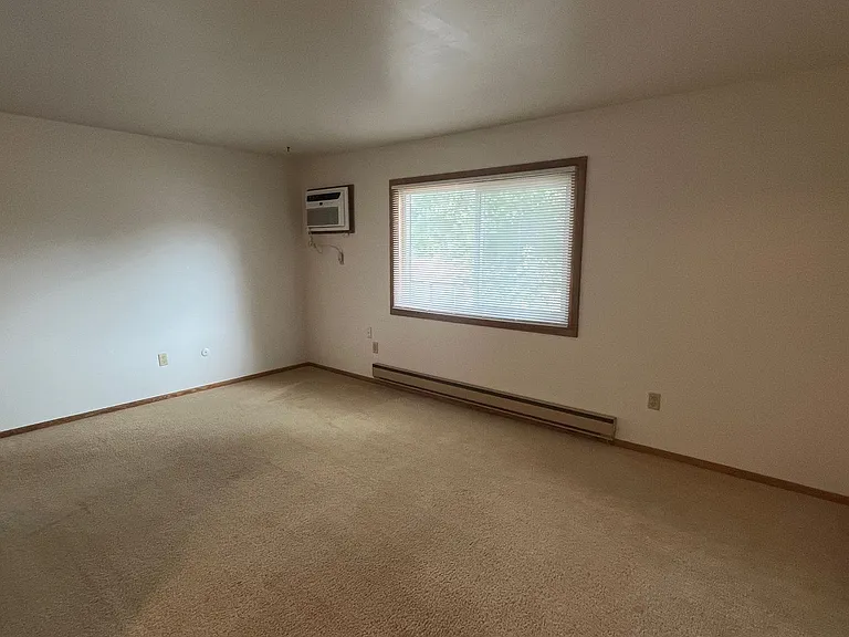 410 4th Ave NE #8 — Photo 5