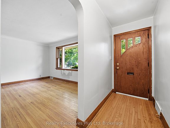 4th image of 361 Metcalfe St