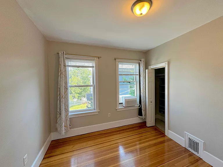 Small bedroom 2