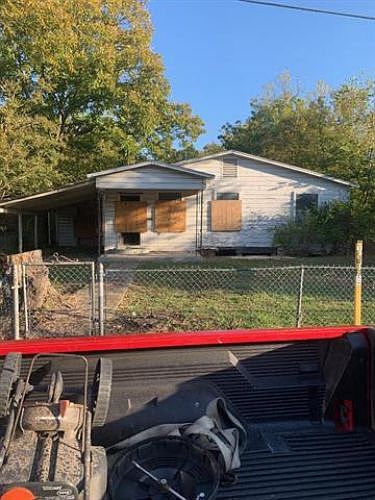 2nd image of 424 W 12th St