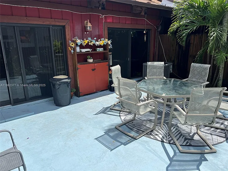 2908 N 35th Ter — Photo 7
