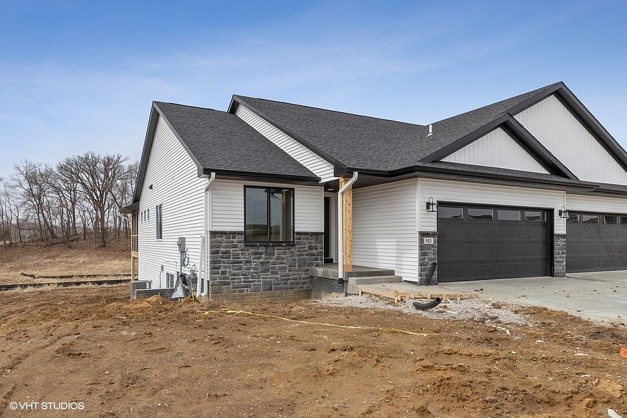 1st image of 2217 Oak Ter