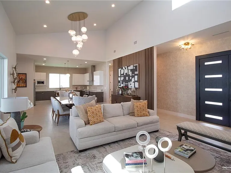 4815 Sheffield St — Photo 4