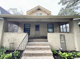 832 S 35th Ave, Omaha, NE 68105