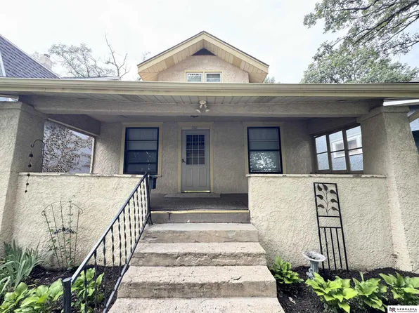 832 S 35th Ave, Omaha, NE 68105