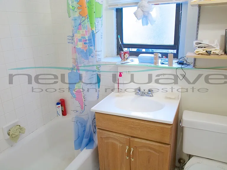58 Queensberry St #3 — Photo 10