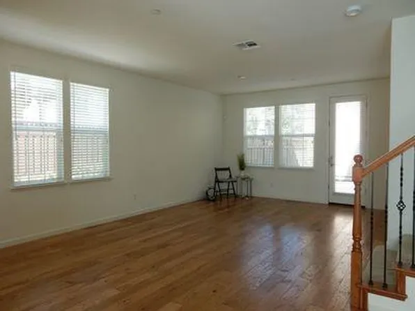 156 Barnhill Dr, Folsom, CA 95630