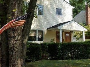 11 Meadowlawn St, Huntington, NY 11743