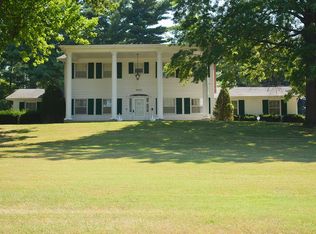 2322 S Edgewater Dr, Springfield, MO 65804