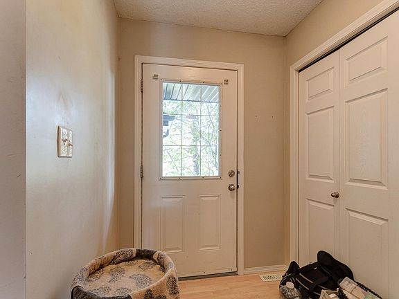 4th image of 6218 1a Ave SW