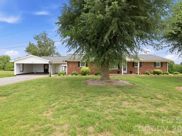 1913 Nebo Rd, Boonville, NC 27011