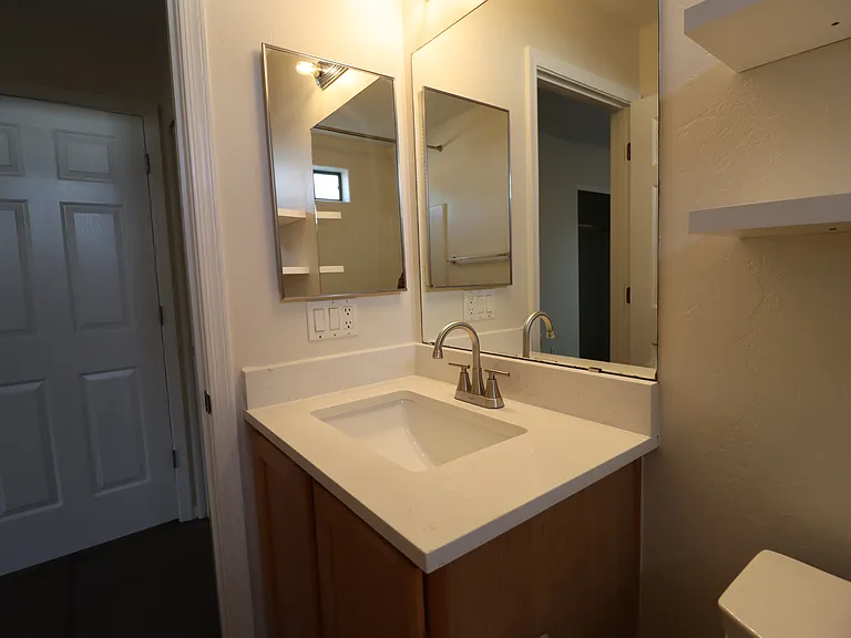 1020 E Silver St — Photo 47