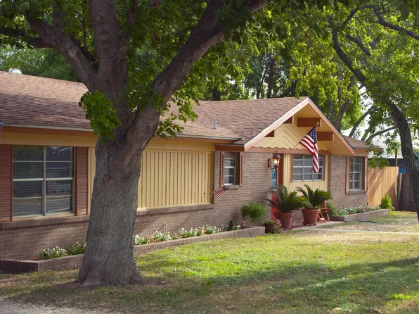 108 Higgins St, Bastrop, TX 78602
