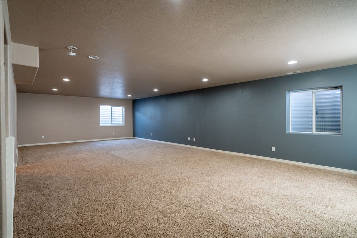 Second living room (basement)
