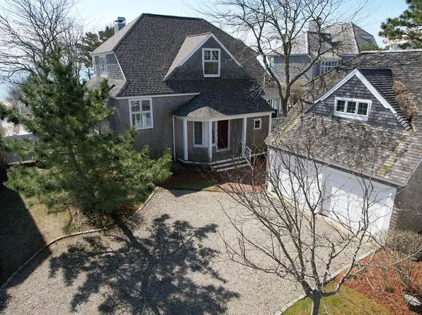 118 Shore Drive W, Mashpee, MA 02649