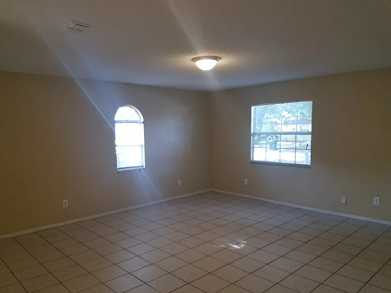 168 Rebecca Dr NE — Photo 2