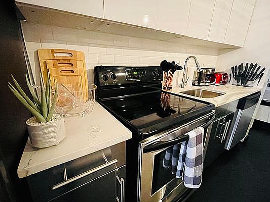 4th image of 112 E 10th St APT 1