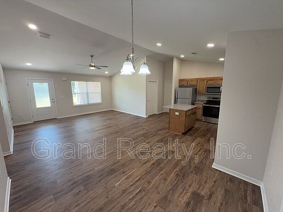 5th image of 4208 Eleanor St