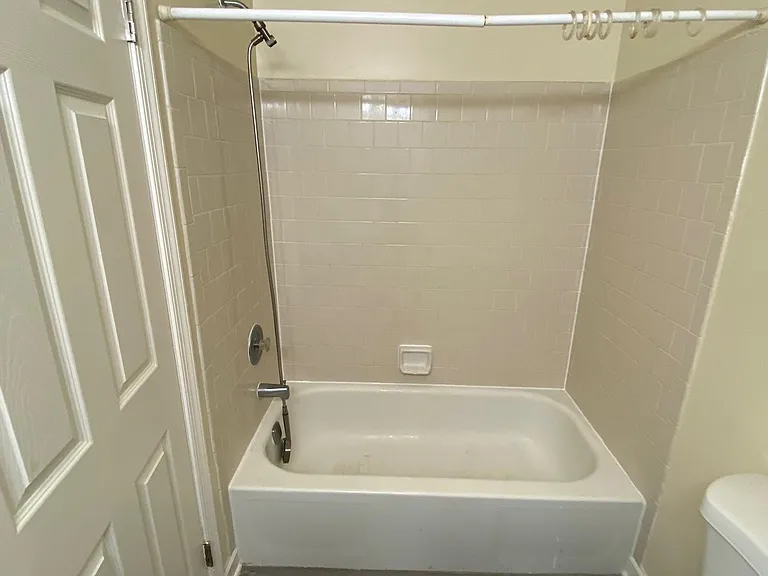 18222 Fox Chase Cir — Photo 10