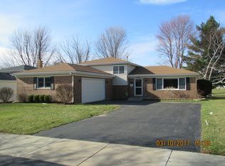 1718 Division St, St Charles, IL 60174