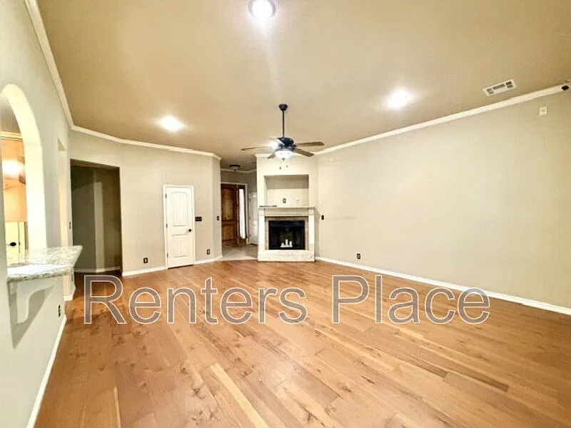 3 bed, 2.0 bath, 1524 sqft, $1,695 — Photo 3