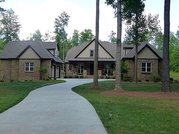 2nd image of 2712 Lakefront Dr