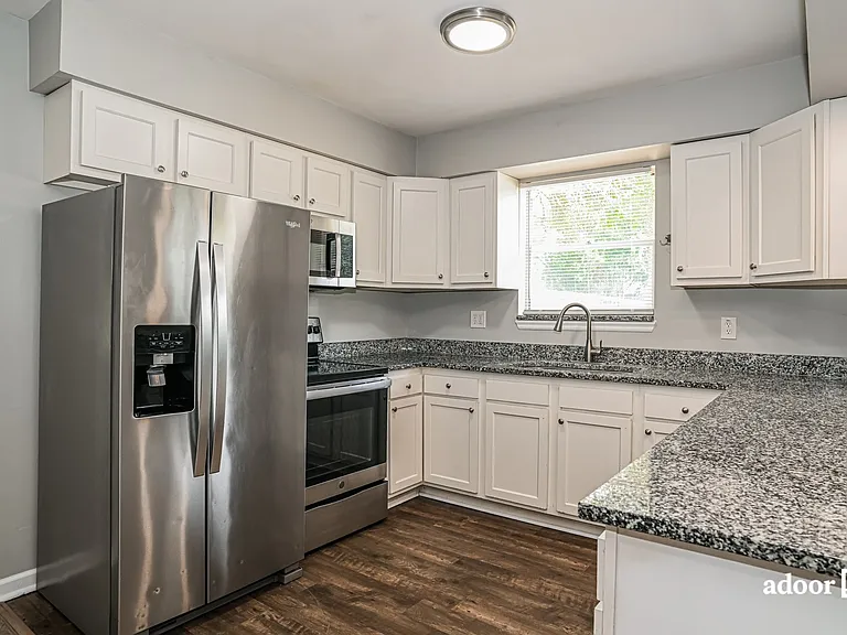 7720 Lazeau Dr — Photo 2