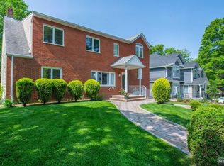 570 Maitland Ave, Teaneck, NJ 07666