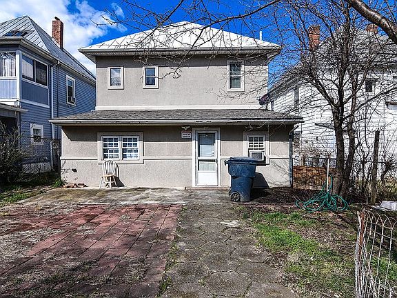 3rd image of 915 Bullitt Ave SE