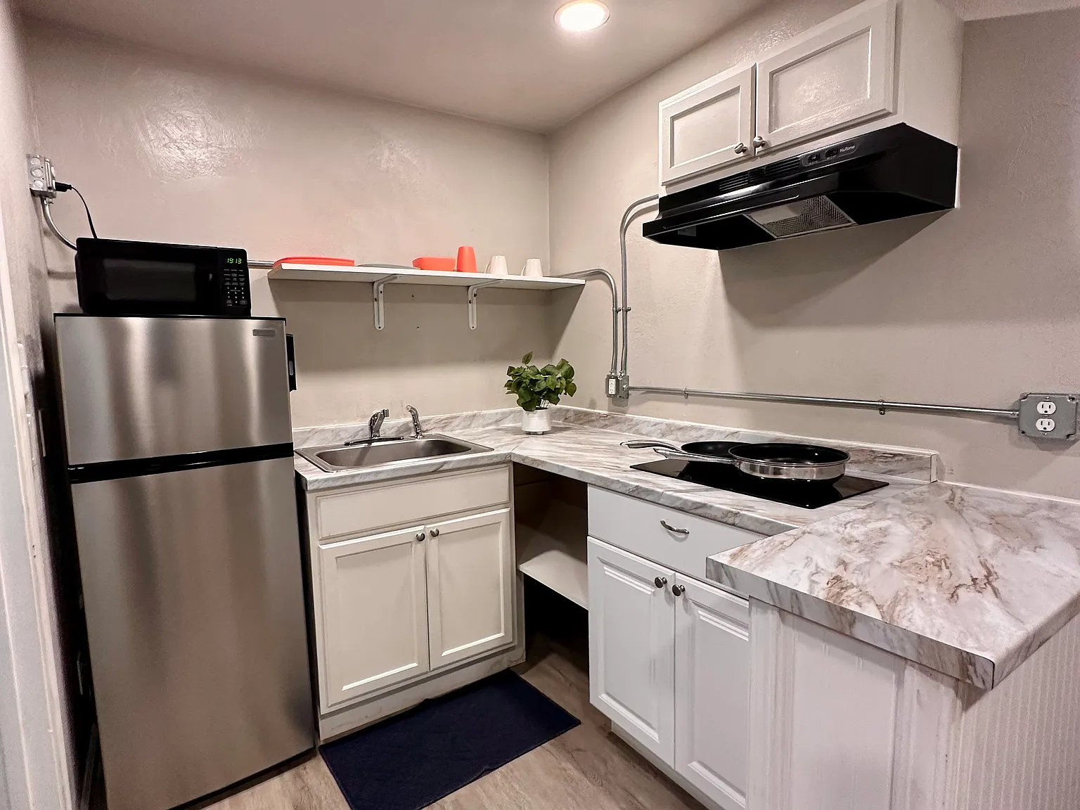 Studio, 550 sqft, $1,100 — Photo 3