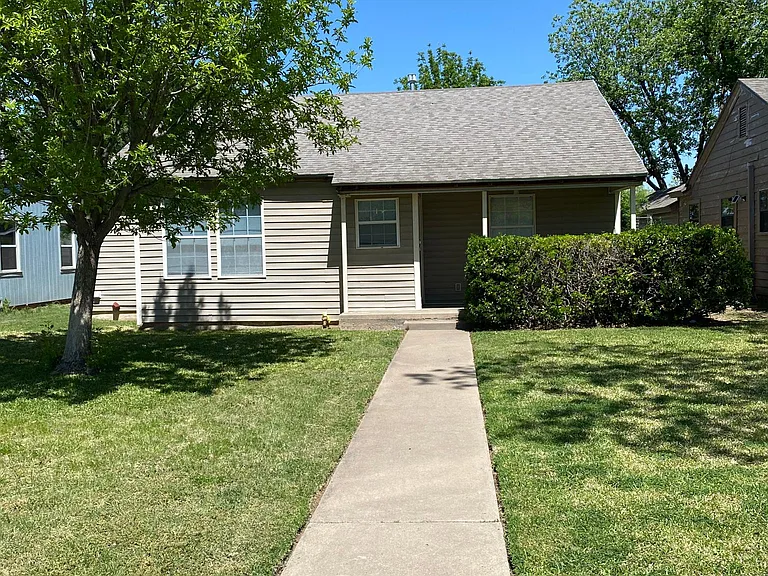418 Angelo Blvd — Photo 1