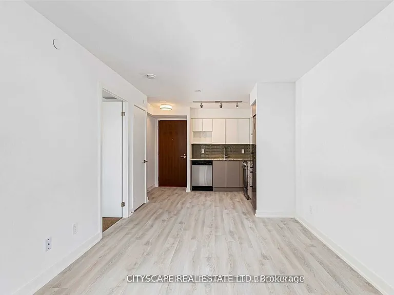 120 Varna Dr #425 — Photo 7