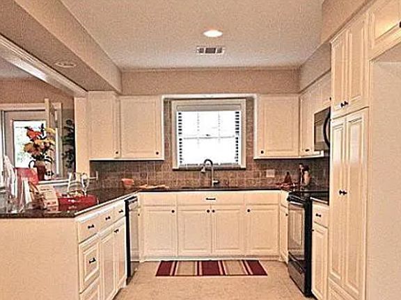 2nd image of 5721 Diamond Oaks Dr N